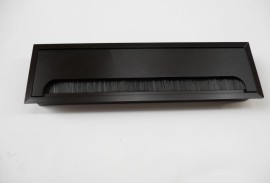 供应铝合金桌面线盒，家具嵌入式走线盒，会议桌班台专用过线盒，毛刷线盒