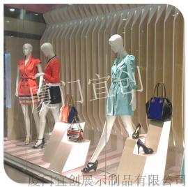 橱窗陈列定制 橱窗展示道具制作厂家 玻璃钢道具制作