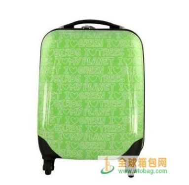 商场实地考察 今夏新品箱包逐个睇 