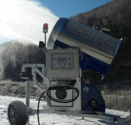 315诚信打造诺泰克全自动造雪机A20