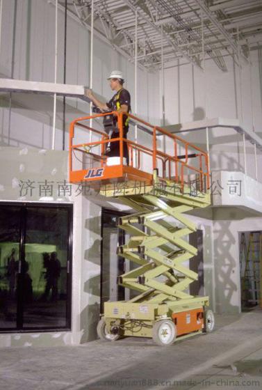 厂家供应自行越野式高空作业平台/全电动升降机