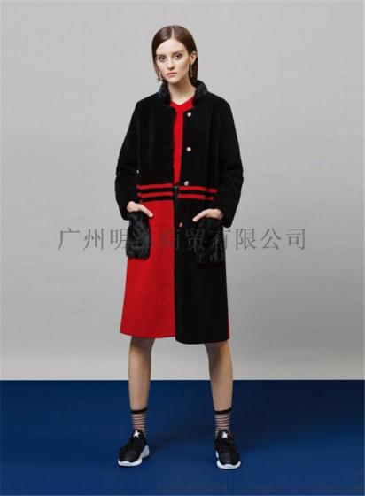 双面羊绒大衣女装折扣店加盟就到广州明浩
