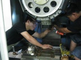工厂搬迁之CNC加工中心搬运吊装 佛山明通专业搬迁