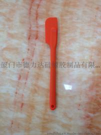 食品级硅胶硅胶刮刀用来把蛋糕抹平,让蛋糕不再高低不平