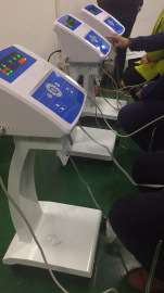新款波动仪，第六代触摸屏带足疗鞋的法拉第波仪理疗仪器