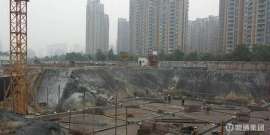 设备吊装，明通专业实施地下室吊装