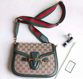 杏布绿色皮，小巧时尚斜挎包