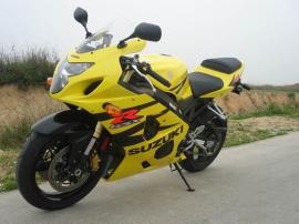 摩托车跑车铃木GSX-R600