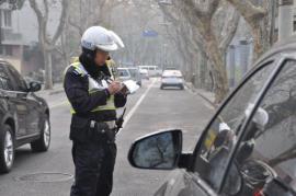 盛世e泊车：千万别头脑发热抢车